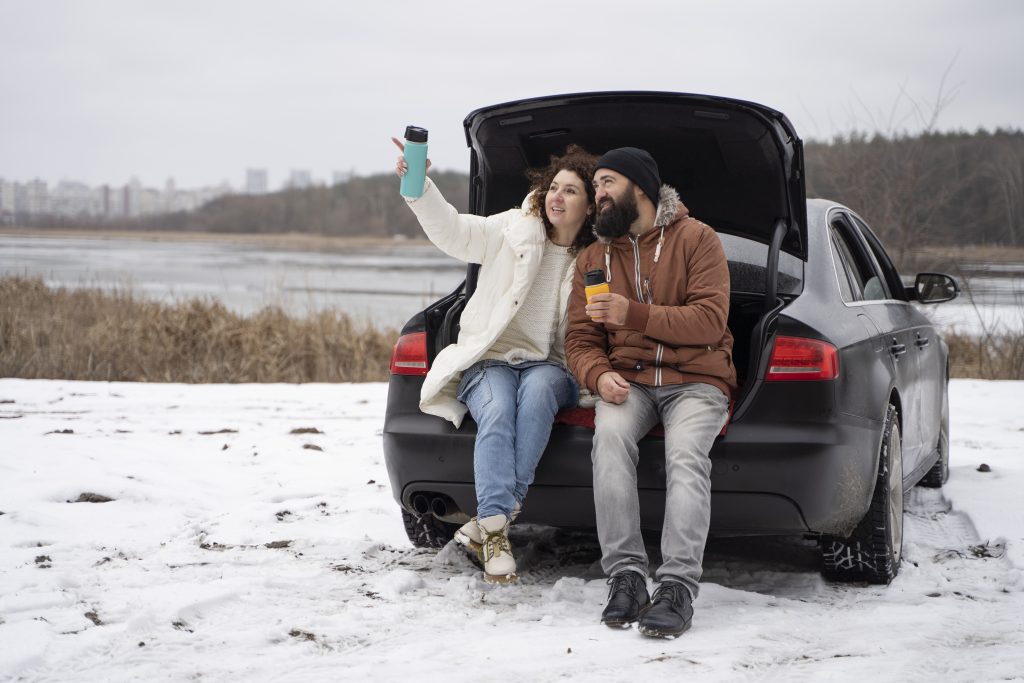 full-shot-happy-couple-with-car